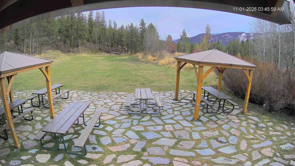 Live view of the Galena Lodge lawn